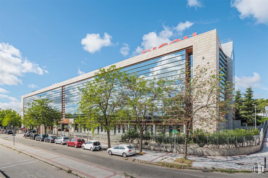 Local en alquiler en Edificio Amura, Calle Cantabria, 2, Alcobendas, Madrid, 28100 con edificio, coche, nube, cielo, planta, árbol, diseño urbano, arquitectura, bloque de pisos y condominio alrededor