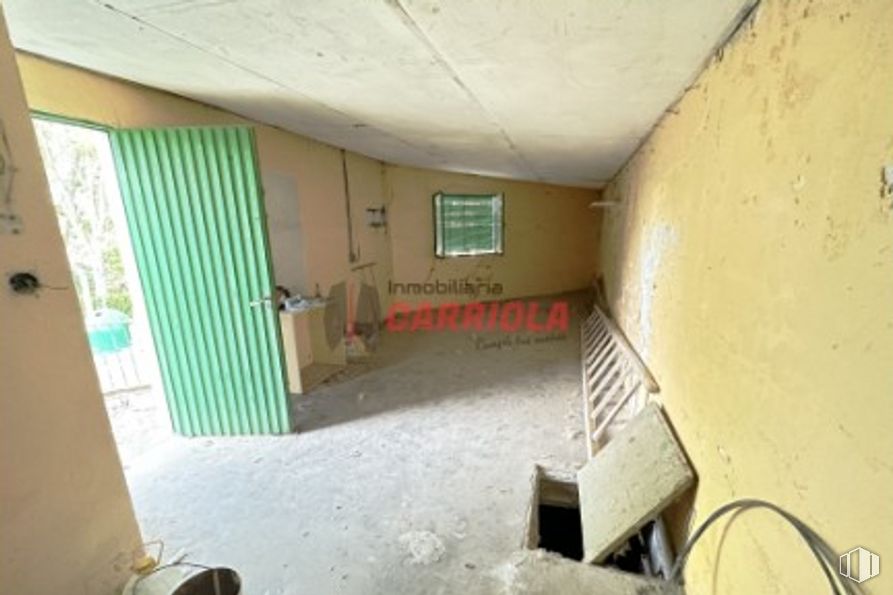 Retail for sale at Paseo Canaleja, La Torre de Esteban Hambrán, Toledo, 45920 with window, fixture, composite material, flooring, wood, concrete, ceiling, room, building material and plaster around