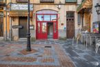 Retail for rent at Zona Muralla, Ávila, 05001 with chair, door, building, lighting, road surface, window, architecture, brick, flooring and brickwork around