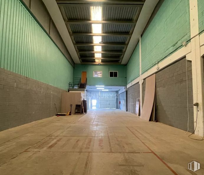 Industrial for rent at Zona La Garena, Alcalá de Henares, Madrid, 28806 with wood, lighting, flooring, floor, wall, hall, ceiling, hardwood, road and concrete around