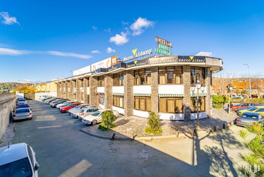 Retail for rent at Camino de Valladolid, Torrelodones, Madrid, 28250 with building, car, cloud, sky, plant, blue, vehicle, urban design, asphalt and facade around