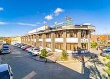 Retail for rent at Camino de Valladolid, Torrelodones, Madrid, 28250 with building, car, cloud, sky, plant, blue, vehicle, urban design, asphalt and facade around