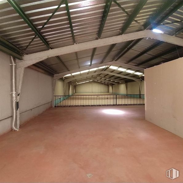 Nave en venta en Calle Henares, Velilla de San Antonio, Madrid, 28891 con hall, madera, arquitectura, haz, suelos, suelo, techo, ventana, sombra y madera dura alrededor