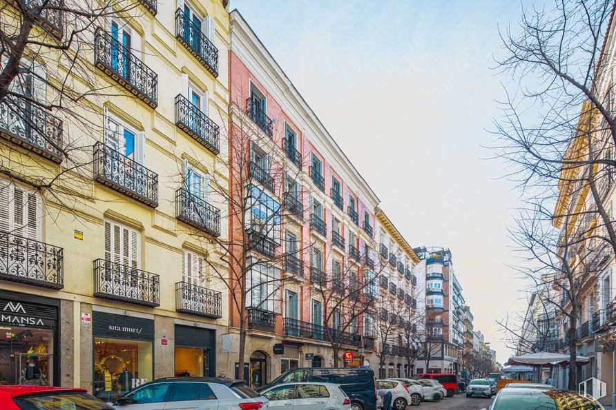 Local en alquiler en Calle Claudio Coello, 56, Salamanca, Madrid, 28001 con coche, edificio, ventana, cielo, rueda, neumático, vehículo, infraestructura, árbol y vía pública alrededor