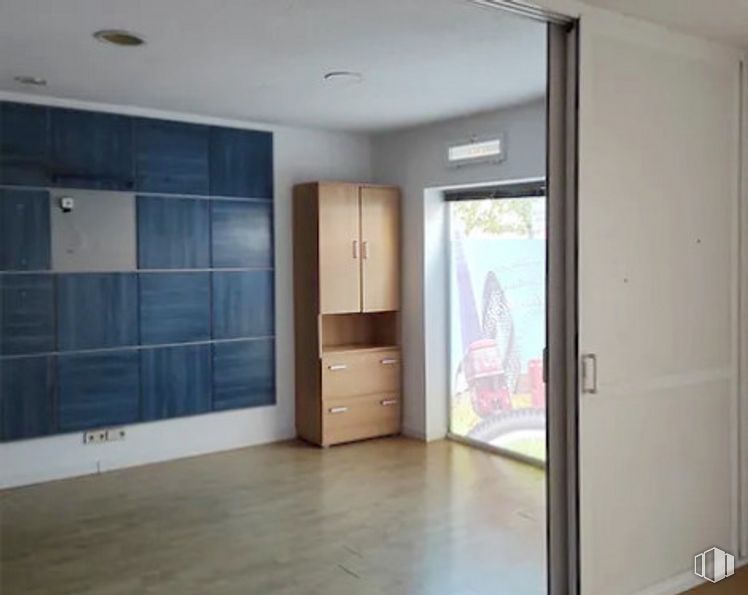 Local en alquiler en Plaza Blas de Otero, 6, Rivas-Vaciamadrid, Madrid, 28529 con ebanistería, edificio, accesorio, madera, puerta, exterior del automóvil, hall, suelo, suelos y madera dura alrededor