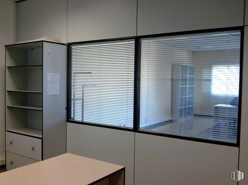 Industrial for rent at Avenida Reyes, 3, Colmenar Viejo, Madrid, 28770 with window blind, table top, window, bookcase, interior design, window covering, lighting, furniture, glass and shelving around