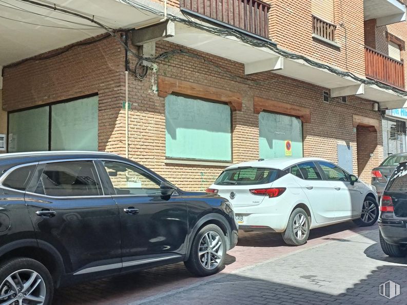 Retail for sale at Calle Manzanilla, La Puebla de Montalbán, Toledo, 45516 with tire, wheel, car, land vehicle, vehicle, window, automotive tire, automotive lighting, motor vehicle and alloy wheel around