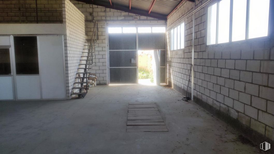 Industrial for sale at Casco urbano, Turleque, Toledo, 45789 with window, fixture, floor, flooring, wall, wood, composite material, concrete, ceiling and hall around