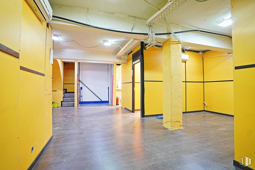 Retail for sale at Zona Puerta del Ángel, La Latina, Madrid, 28011 with fixture, building, yellow, interior design, hall, floor, flooring, door, ceiling and tile flooring around