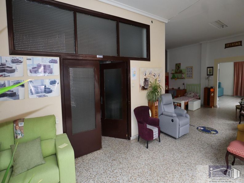 Local en venta en Avenida Libertad, 60, Colmenar Viejo, Madrid, 28770 con silla, persiana de la ventana, sofá, mueble, propiedad, planta, comodidad, planta de interior, edificio y diseño de interiores alrededor