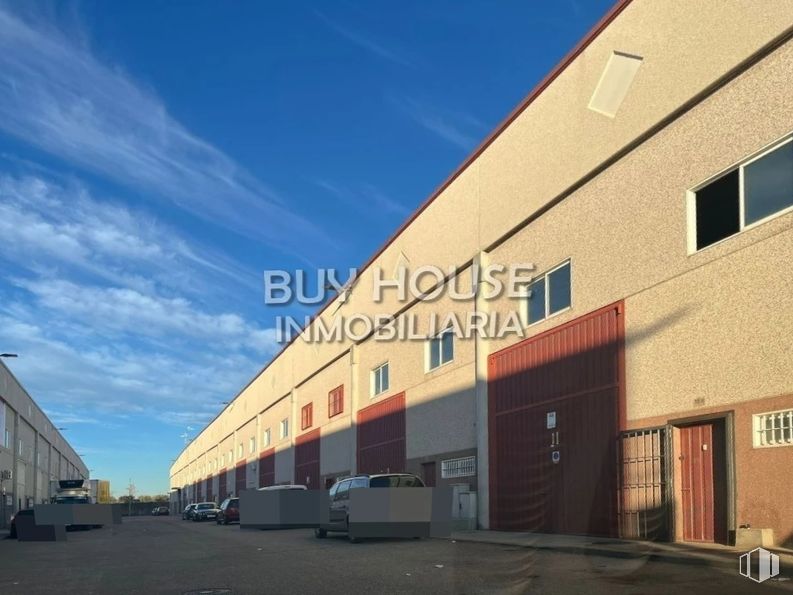 Industrial for sale at Polígono La Veredilla, Illescas, Toledo, 45200 with window, door, parking and executive car around