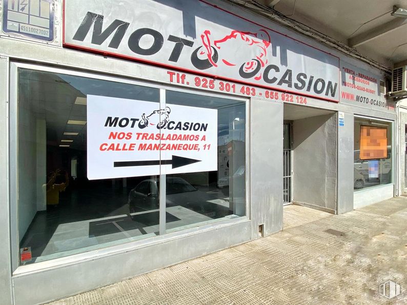 Retail for sale at Calle Manzaneque, Mora, Toledo, 45400 with fixture, font, gas, facade, building, advertising, signage, composite material, window and door around