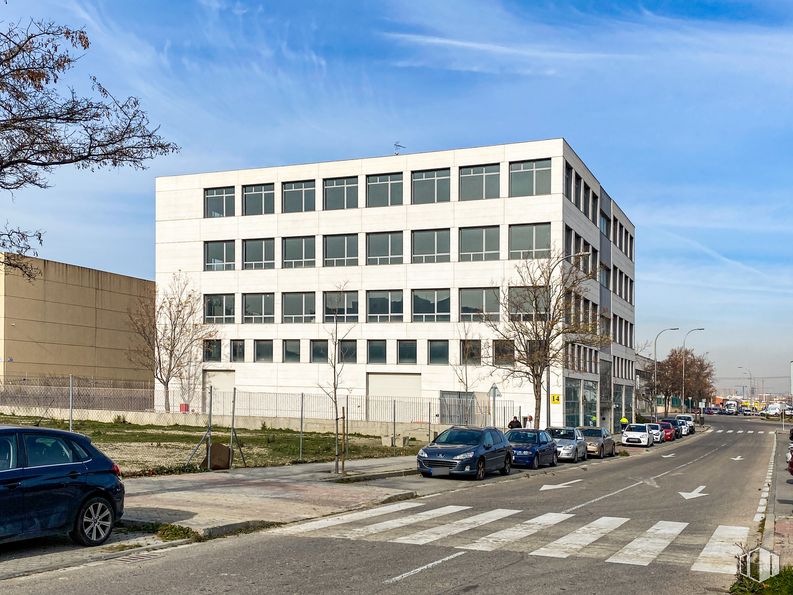 Oficina en venta en Calle San Eustaquio, 14, Villaverde, Madrid, 28021 con edificio, coche, nube, cielo, rueda, vehículo, ventana, neumático, azul y arquitectura alrededor