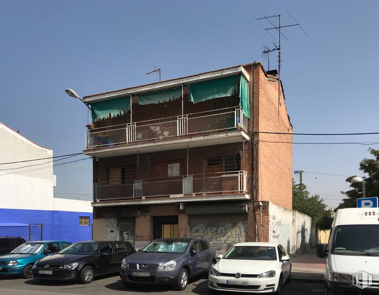 Local en venta en Calle Sierra Gador, 5, Villa de Vallecas, Madrid, 28031 con coche, edificio, luz de estacionamiento automotriz, cielo, vehículo terrestre, vehículo, neumático, rueda, placa de matrícula del vehículo y ventana alrededor