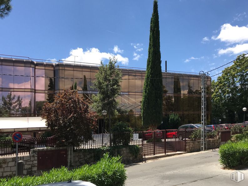 Oficina en alquiler en Calle Gobelas, 19, Moncloa - Aravaca, Madrid, 28023 con planta, edificio, nube, cielo, propiedad, árbol, vecindario, barrio residencial, valla y fachada alrededor