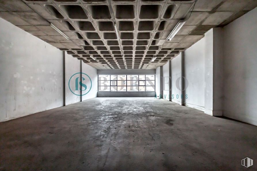 Industrial for rent at Edificio Novosur, Avenida Rosales, 42, Villaverde, Madrid, 28041 with window, fixture, wood, interior design, hall, floor, flooring, ceiling, building and symmetry around