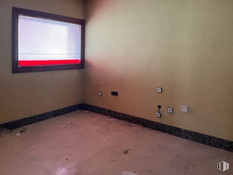 Retail for sale at Centro urbano, Yeles, Toledo, 45220 with window, wood, fixture, floor, flooring, hardwood, tints and shades, wood stain, ceiling and paint around