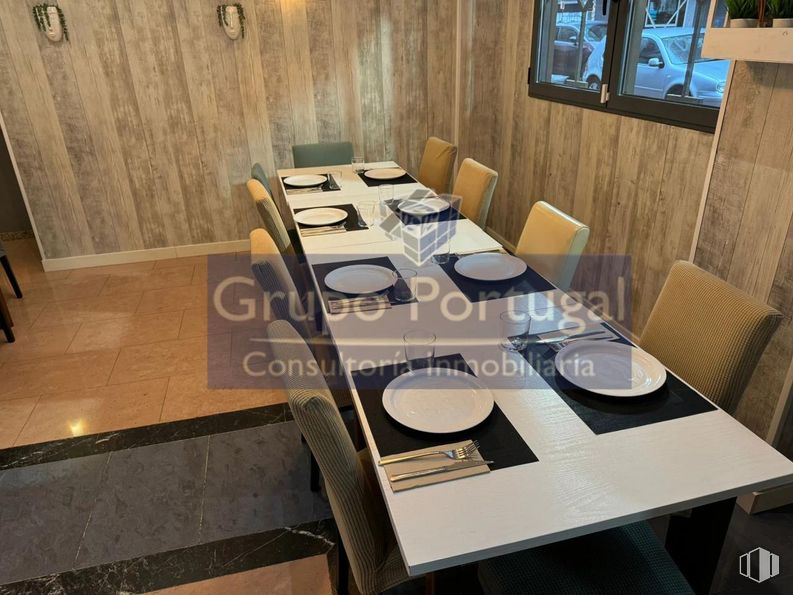 Local en alquiler en Barrio de Santo Domingo, Alcorcón, Madrid, 28921 con vajilla, lámina, mesa, mueble, madera, mesa, suelos, mesa de cocina y comedor, interiorismo y silla alrededor