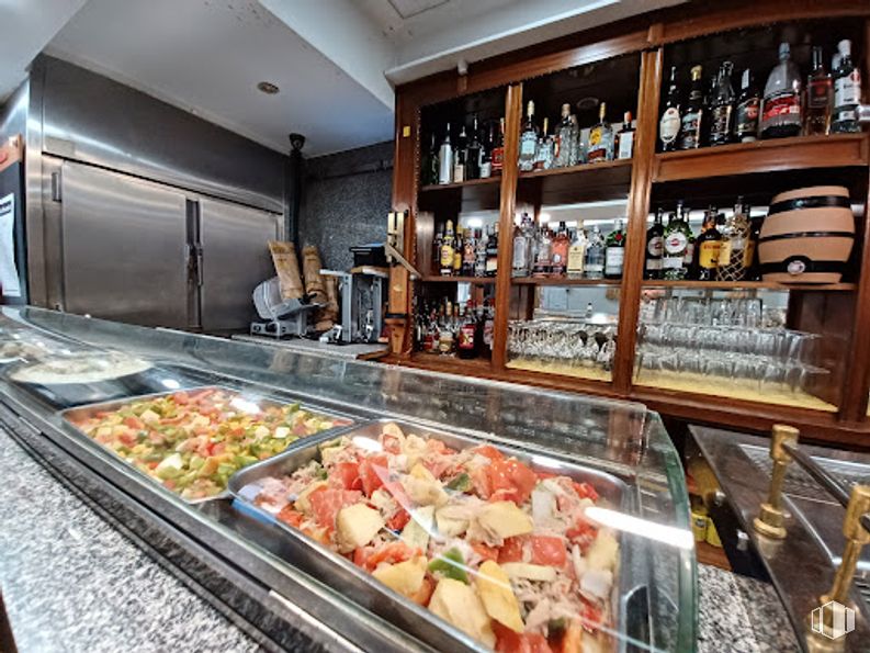 Retail for rent at Calle Conde Duque, Centro, Madrid, 28015 with food, ingredient, restaurant, buffet, delicacy, meat, finger food, retail, food group and comfort food around