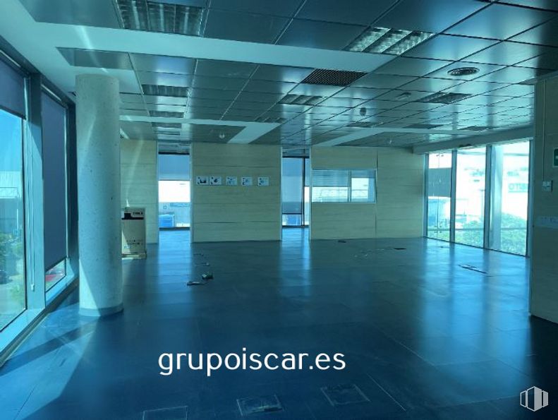 Oficina en venta en Edificio Empireo, Calle Benjamín Outram, 4, Leganés, Madrid, 28919 con edificio, azul, accesorio, suelo, piso, ventana, línea, edificio comercial, techo y vidrio alrededor