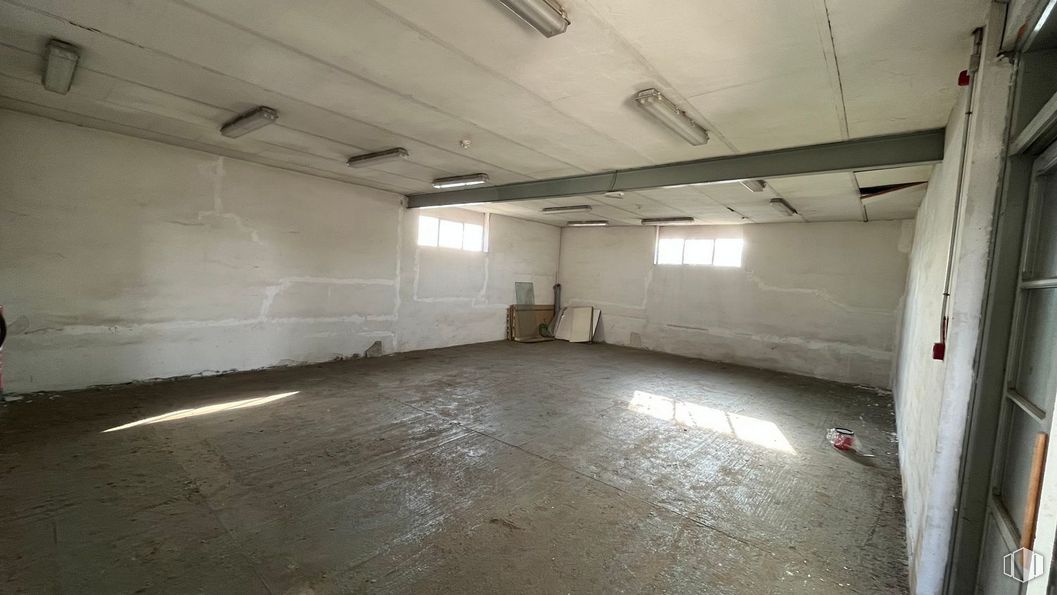 Nave en alquiler en Calle Diciembre, San Blas - Canillejas, Madrid, 28022 con edificio, pasillo, pavimentos, piso, casa, madera, material compuesto, hormigón, techo y accesorio alrededor