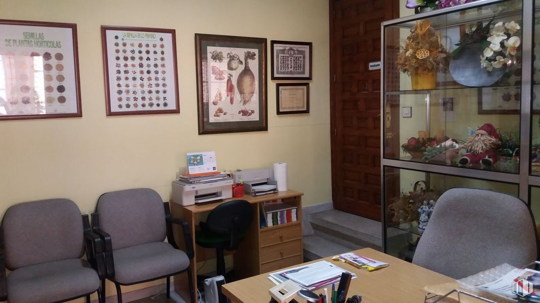 Local en alquiler en Calle Virgen, Mozoncillo, Segovia, 40250 con silla, marco, escritorio, mesa, mueble, interiorismo, mesa, suelos, alumbrado y habitación alrededor