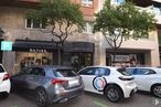 Retail for rent at Barrio Salamanca, Salamanca, Madrid, 28006 with car, wheel, tire, land vehicle, vehicle, window, vehicle registration plate, building, tree and automotive design around