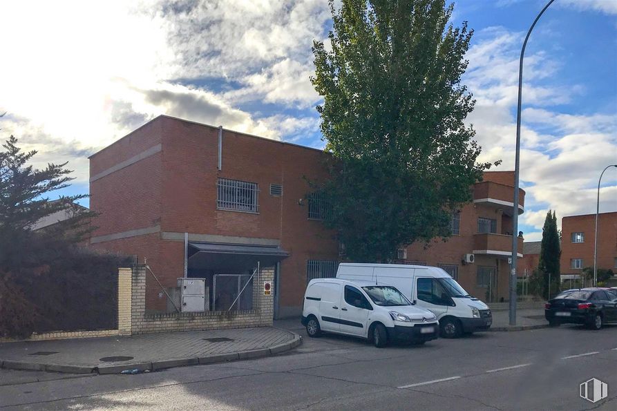 Nave en venta en Calle Marcelino Camacho, 25, Móstoles, Madrid, 28938 con coche, camioneta, edificio, nube, luz de estacionamiento, cielo, propiedad, vehículo de motor, vehículo y rueda alrededor