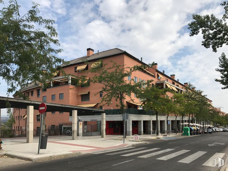 Local en venta en Calle Camilo José Cela, 3, Las Rozas de Madrid, Madrid, 28230 con edificio, cielo, nube, ventana, árbol, superficie de carretera, diseño urbano, planta, área residencial y barrio alrededor