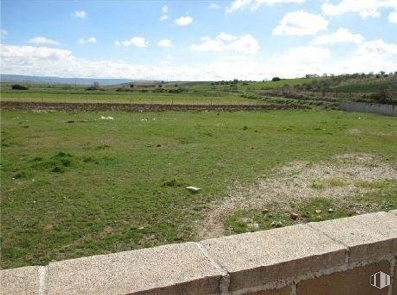 Land for sale at Calle Nueva Apertura, Humanes, Guadalajara, 19220 with cloud, sky, land lot, natural landscape, plant, tree, landscape, grassland, grass and plain around