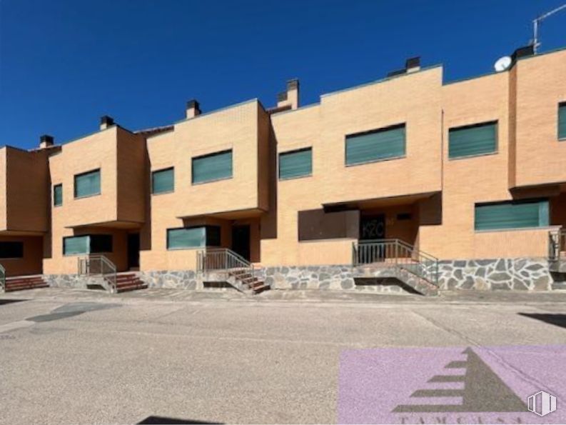 Land for sale at Calle Molinillo, Hormigos, Toledo, 45919 with sky, building, urban design, condominium, house, neighbourhood, residential area, window, asphalt and landscape around