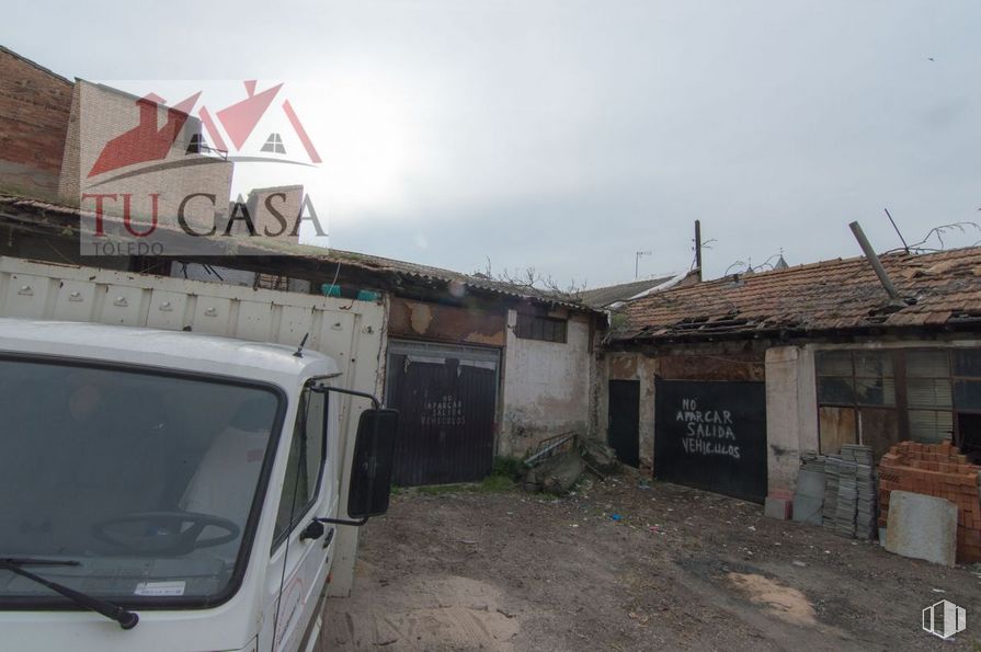 Land for sale at Zona Centro, Toledo, 45003 with wheel, sky, vehicle, cloud, car, building, window, motor vehicle, house and plant around