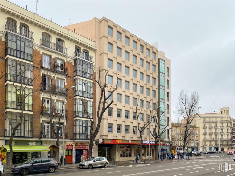 Office for rent at Calle San Bernardo, 123, Chamberí, Madrid, 28015 with building, daytime, urban area, window, city, apartment, metropolitan area, town, neighbourhood and facade around