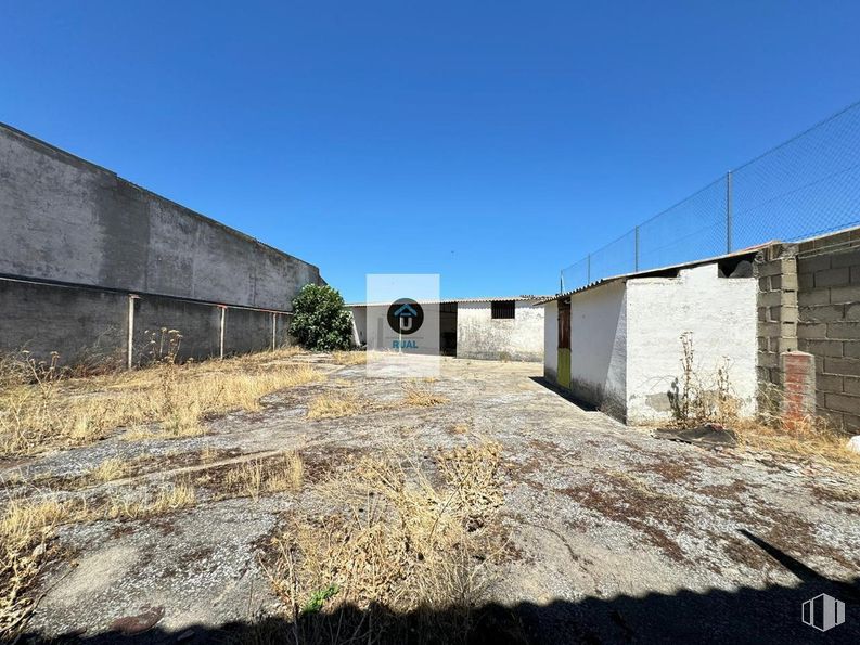 Nave en venta en Calle Real, Belvís de la Jara, Toledo, 45660 con cielo, superficie de la carretera, asfalto, lote de terreno, planta, material compuesto, casa, carretera, paisaje y fachada alrededor