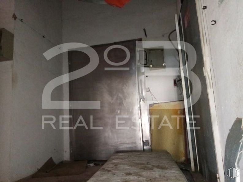 Industrial for sale at Casco urbano, La Puebla de Almoradiel, Toledo, 45840 with furniture, table top, building, floor, flooring, house, gas, wood, font and concrete around