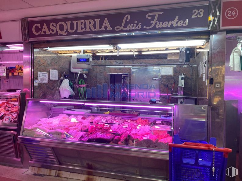 Retail for sale at Centro Comercial Copasa, Calle Maqueda, 117, La Latina, Madrid, 28024 with meat, food, display case, ingredient, retail, beef, red meat, delicacy, lamb and mutton and market around