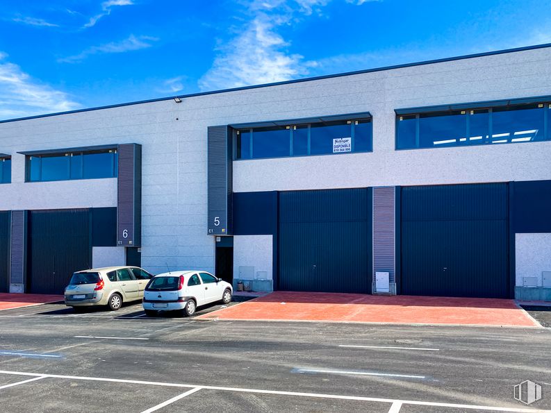 Nave en alquiler en Polígono Industrial Neinor, Leganés, Madrid, 28914 con coche, ventana, edificio, luz de estacionamiento automotriz, cielo, nube, vehículo terrestre, día, propiedad y vehículo alrededor