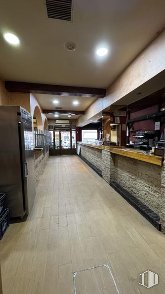 Retail for sale at Calle Ricardo de la Vega, Móstoles, Madrid, 28932 with flooring, floor, restaurant, wood stain, hardwood, tile and countertop around