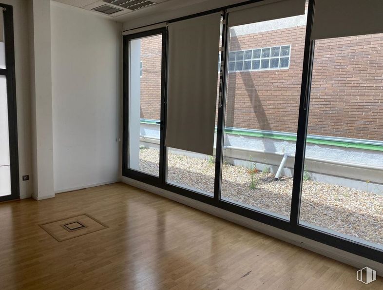 Oficina en alquiler en Calle Manuel Tovar, 36, Fuencarral - El Pardo, Madrid, 28034 con edificio, propiedad, ventana, accesorio, sombra, madera, casa, diseño de interiores, suelo y exterior automotriz alrededor