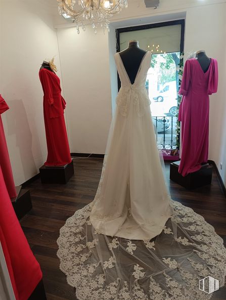 Local en venta en Barrio Salamanca, Salamanca, Madrid, 28001 con vestir, alumbrado, vestido de novia, prenda de una sola pieza, moda, textil, manguito, interiorismo, vestido de novia y suelos alrededor