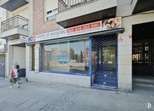 Retail for rent at Calle Mieses, 5, Majadahonda, Madrid, 28220 with window, fixture, building, gas, facade, city, sidewalk, street, road and road surface around