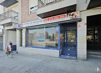 Local en alquiler en Calle Mieses, 5, Majadahonda, Madrid, 28220 con ventana, accesorio, edificio, gas, fachada, ciudad, acera, calle, carretera y superficie de la carretera alrededor