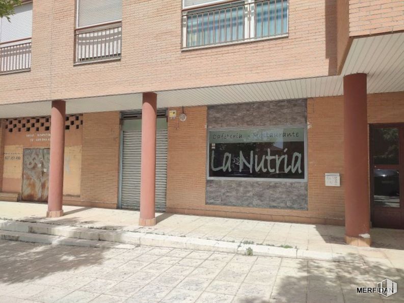 Local en venta en Calle Islas Columbretes, 7, Humanes de Madrid, Madrid, 28970 con ventana, edificio, albañilería, ladrillo, fuente, espacio público, bienes raíces, fachada, ciudad y superficie de la carretera alrededor