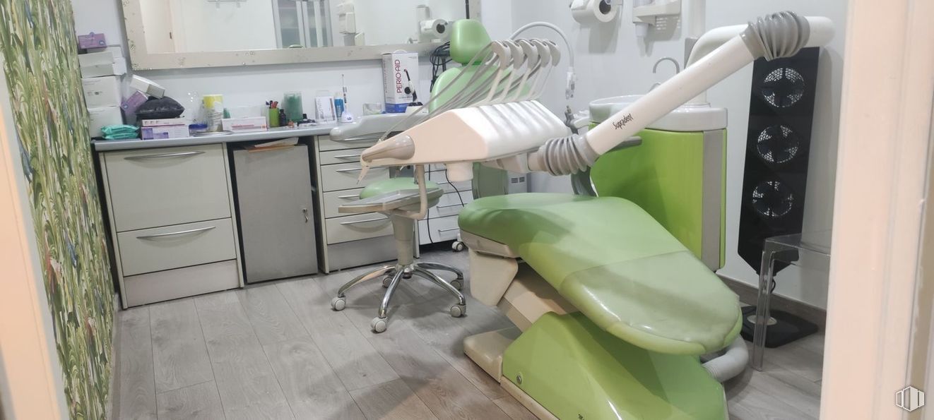 Local en venta en Calle Infantas, Centro, Madrid, 28004 con interiorismo, clínica, médico, silla, atención sanitaria, hospital, equipamiento médico, planta de interior, limpieza y apoyabrazos alrededor