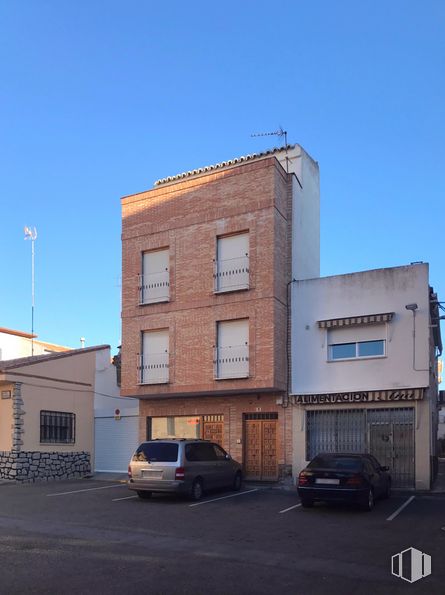 Oficina en alquiler y venta en Plaza España, 9, Alameda de la Sagra, Toledo, 45240 con coche, edificio, cielo, ventana, propiedad, vehículo, rueda, neumático, asfalto y luz de la calle alrededor