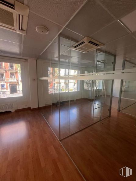 Oficina en alquiler en Calle Velázquez, 4, Salamanca, Madrid, 28001 con ventana, madera, hall, interiorismo, suelos, suelo, accesorio, vidrio, madera dura y techo alrededor