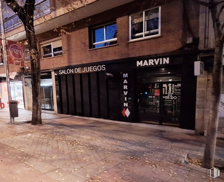 Retail for rent at Calle Embajadores, 117, Arganzuela, Madrid, 28045 with window, door, composite material, commercial building, glass, metal, iron, logo, concrete and advertising around