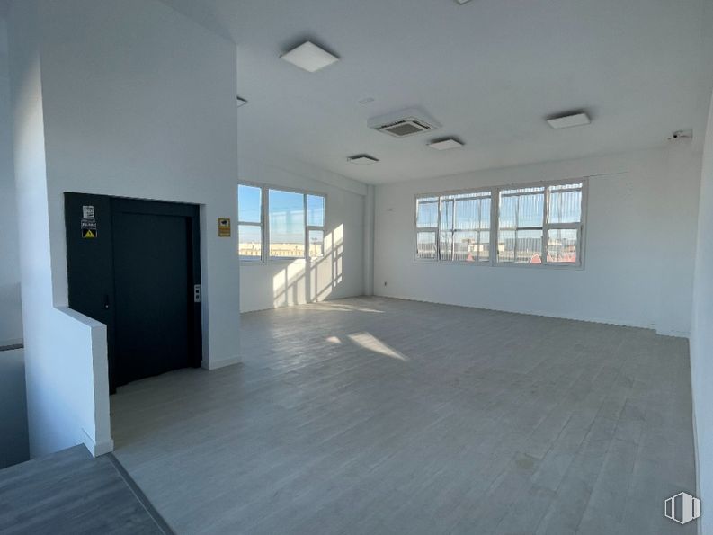 Oficina en alquiler en Calle Eratóstenes, 5, Getafe, Madrid, 28906 con ventana, puerta, accesorio, edificio, madera, diseño de interiores, pasillo, piso, suelo y bienes raíces alrededor