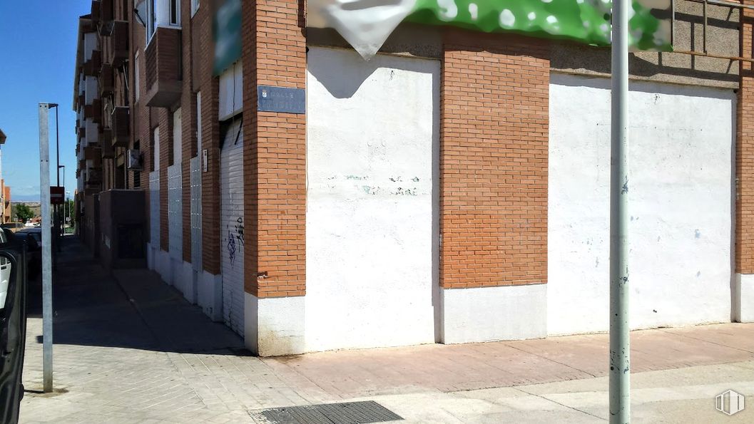 Local en alquiler en Calle Catamarán, 9, Arganda del Rey, Madrid, 28500 con superficie de la carretera, madera, ladrillo, acera, fachada, sombra, diseño urbano, fuente, ciudad y arte alrededor