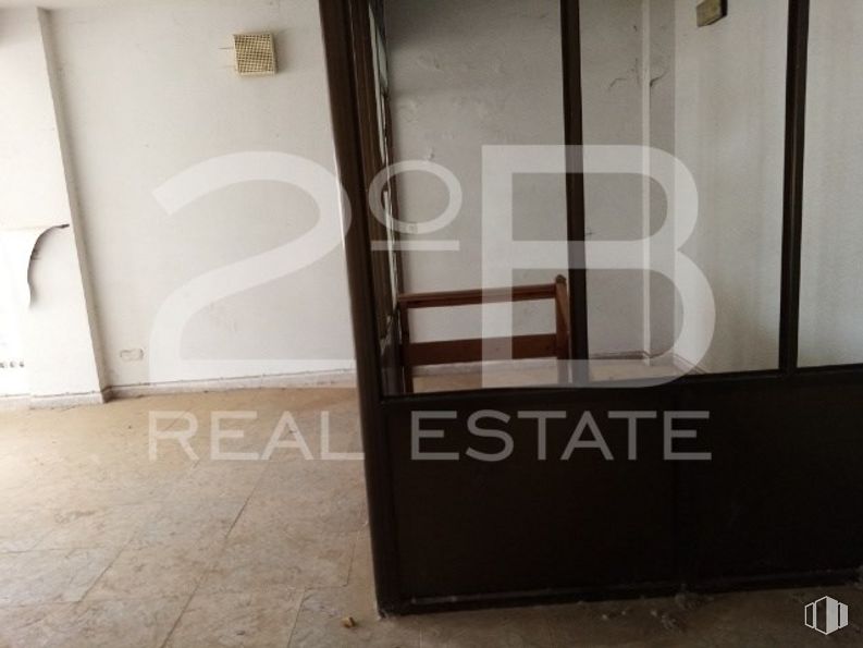 Industrial for sale at Casco urbano, La Puebla de Almoradiel, Toledo, 45840 with furniture, fixture, building, wood, door, rectangle, floor, font, flooring and gas around